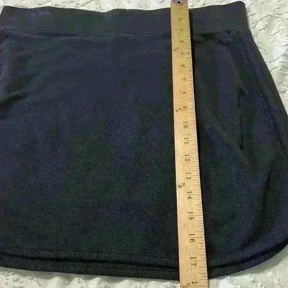 Athleta Black Skirt. Women’s Size Medium - Picture 5 of 10